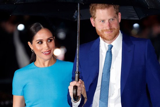 Vợ chồng Meghan Markle và hoàng gia Anh lên tiếng phản hồi về thông tin cặp đôi qua mặt Nữ hoàng để chuyển nhượng dinh thự cho vợ chồng công chúa