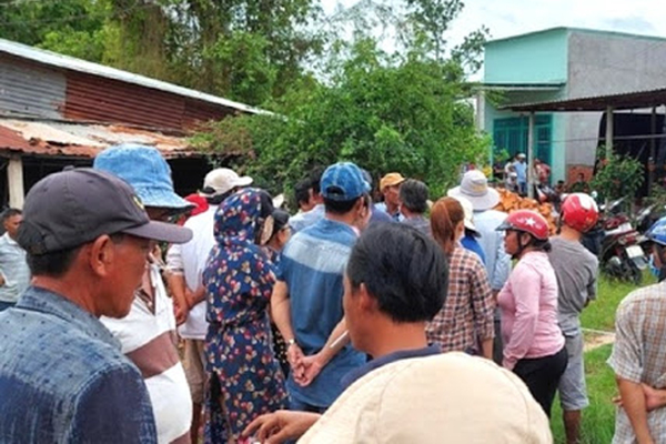 Bàng hoàng phát hiện thi thể 2 nam thanh niên nổi dưới suối ở Tam Đảo, bên cạnh là chiếc xe máy tay ga-2