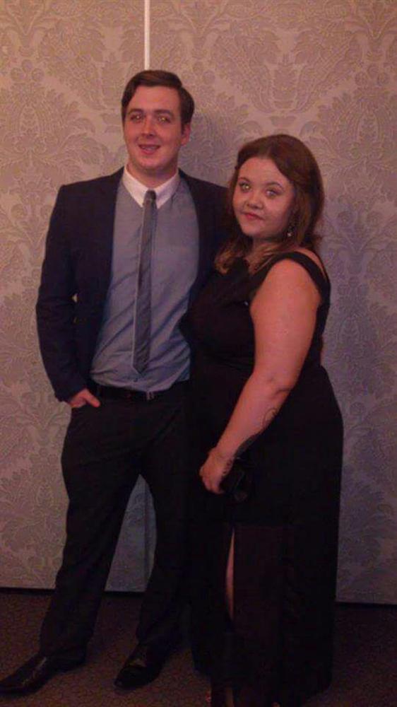 Sắp kết hôn thì nhận được tin nhắn của kẻ thứ 3 cùng bức hình về gã hôn phu gian dối, cô gái có cách xử trí tài tình khiến ai cũng nể phục-1