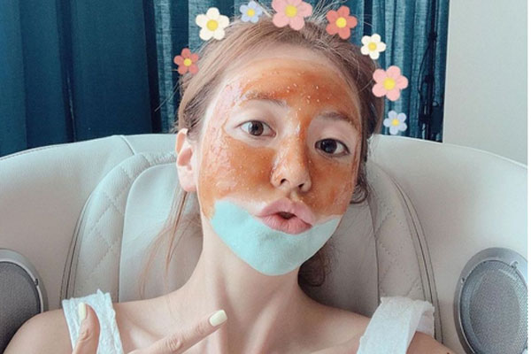 Đắp mặt nạ ngũ hoa phiên bản không thở được, đẹp không thì chưa rõ nhưng dân tình khẳng định: Pha xử lý quá cồng kềnh!-3