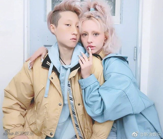 Thành Long từng bị phản đối sang Việt Nam, nhìn cách nam tài tử đối xử với 2 người con, ai cũng thấy buồn-4