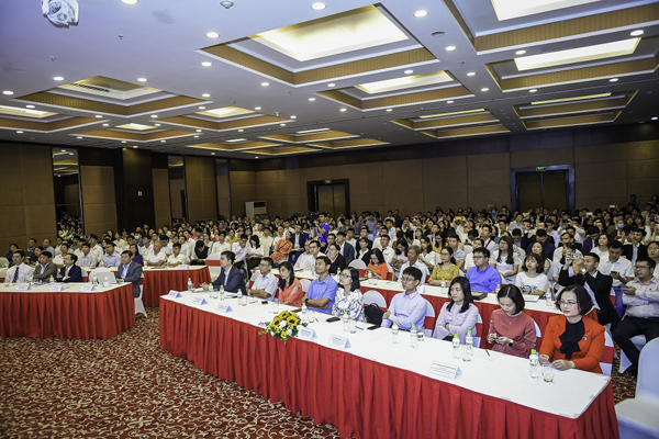 Vingroup trao gần 40 tỷ đồng học bổng thạc sĩ, tiến sĩ KHCN-4