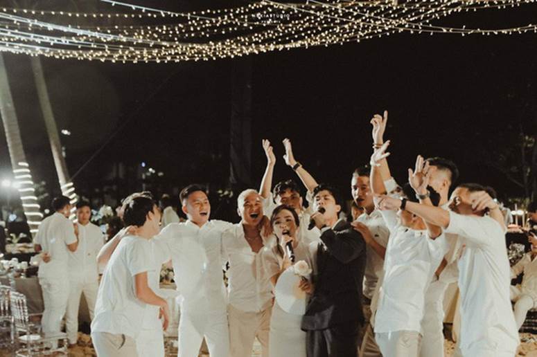 Công Phượng và Viên Minh song ca trong đám cưới: Cô dâu đi chân đất, chill đến mệt nhoài vẫn cực vui-1
