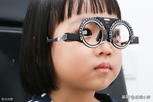 Con cận thị 1 đi ốp lúc 1 tuổi chỉ vì bố mẹ đã làm sai điều này-4