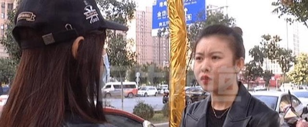 Nữ bệnh nhân đau nửa đầu bị bác sĩ bắt cởi áo để châm cứu ở... ngực, hành động và lời giải thích sau đó gây phẫn nộ hơn-2