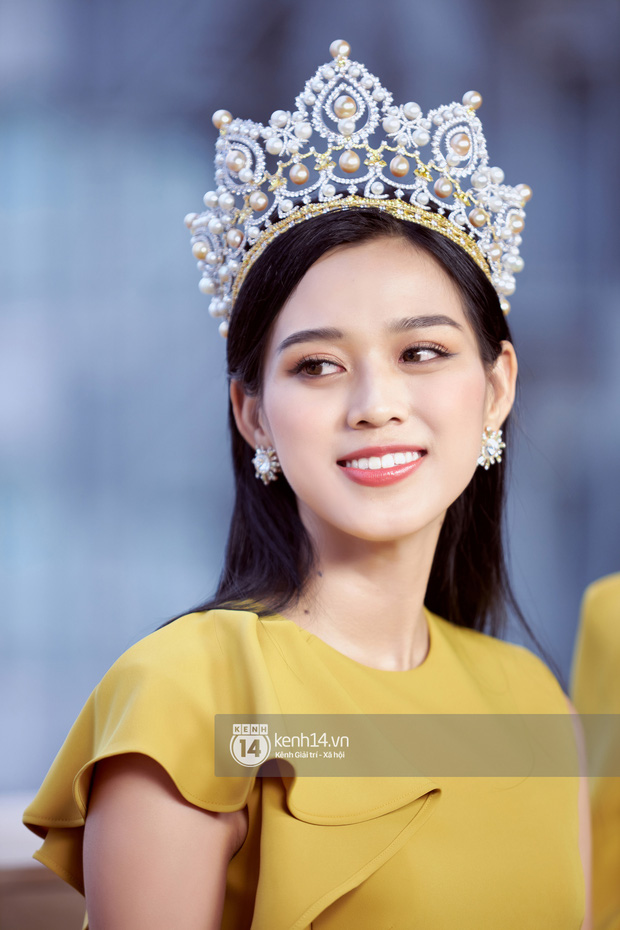 Cận cảnh phòng riêng và loạt bằng khen của Hoa hậu Việt Nam Đỗ Thị Hà trong cơ ngơi rộng hàng trăm m2 ở Thanh Hoá-25