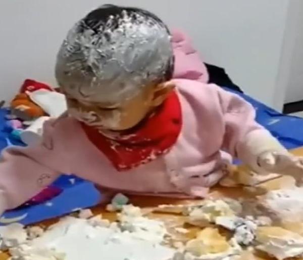 Ra lấy hàng mấy phút để con chơi một mình, quay vào bố đã không còn nhận ra con-1