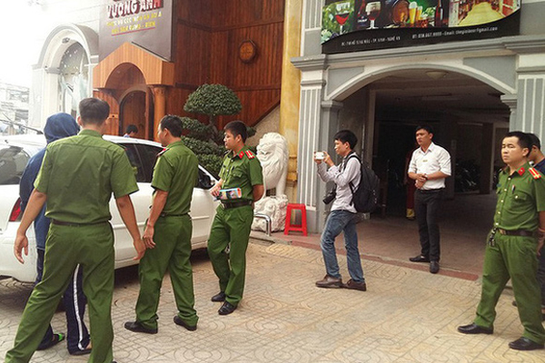 Bị bạn gái tát liên tiếp giữa phố, nam thanh niên có phản ứng đầy bất ngờ-1