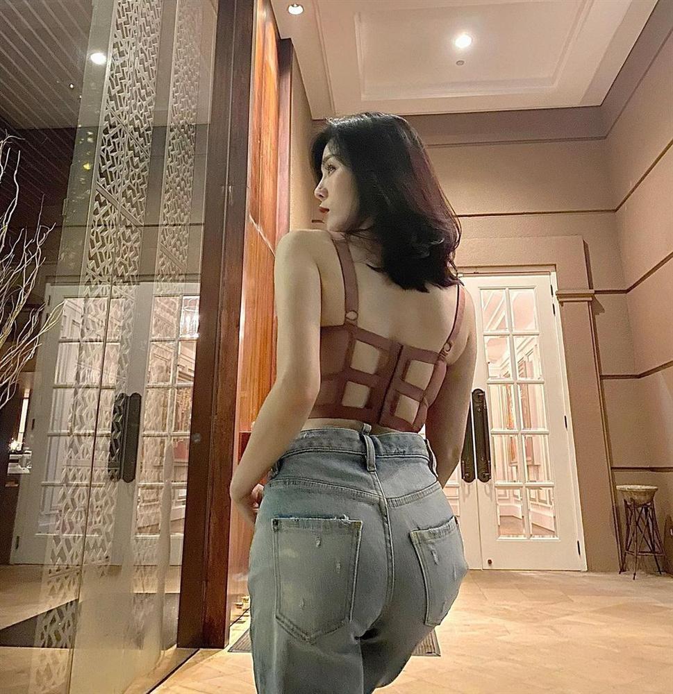 Hậu ly hôn, Lệ Quyên ngày càng sexy táo bạo: Nhưng nhìn đi nhìn lại sao lắm pha trái ngang nhạy cảm thế này-12