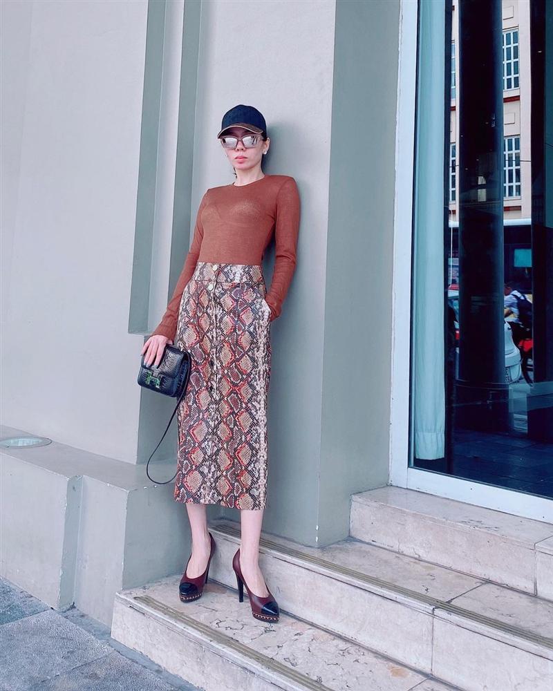 Hậu ly hôn, Lệ Quyên ngày càng sexy táo bạo: Nhưng nhìn đi nhìn lại sao lắm pha trái ngang nhạy cảm thế này-4