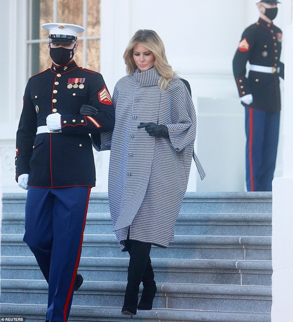 Đệ nhất phu nhân Mỹ vừa lộ diện đã chiếm spotlight với thần thái hơn người, tiếp tục gây chú ý bởi hành động đặc biệt-4