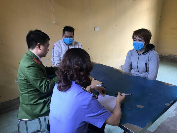 Lạnh người trước lời khai của nữ chủ quán bánh xèo bạo hành nhân viên ở Bắc Ninh: Em lấy cây cọ chà nhà vệ sinh đánh, chọc vô mắt-1