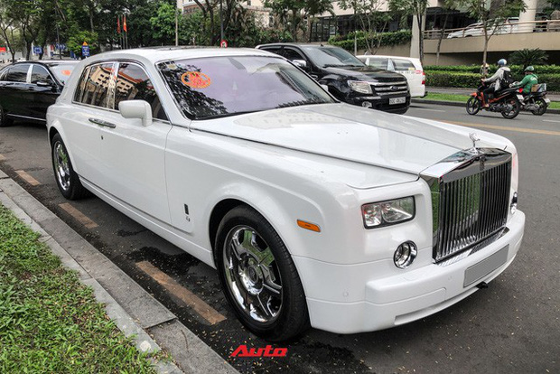 Loạt xe khủng đưa dâu trong đám hỏi Phan Thành, chú rể cầm lái Rolls-Royce Wraith 34 tỷ đồng-2