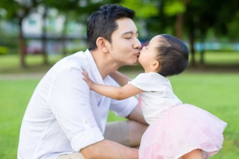 Hầu hết những thiếu sót của con gái đều đến từ bố? Ảnh hưởng của bố đến con gái, mẹ không bao giờ thay thế được?-3