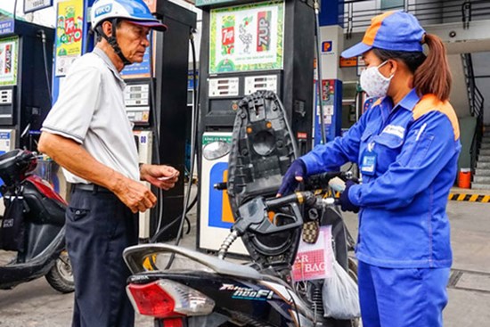 Giá xăng tăng mạnh vào ngày mai?