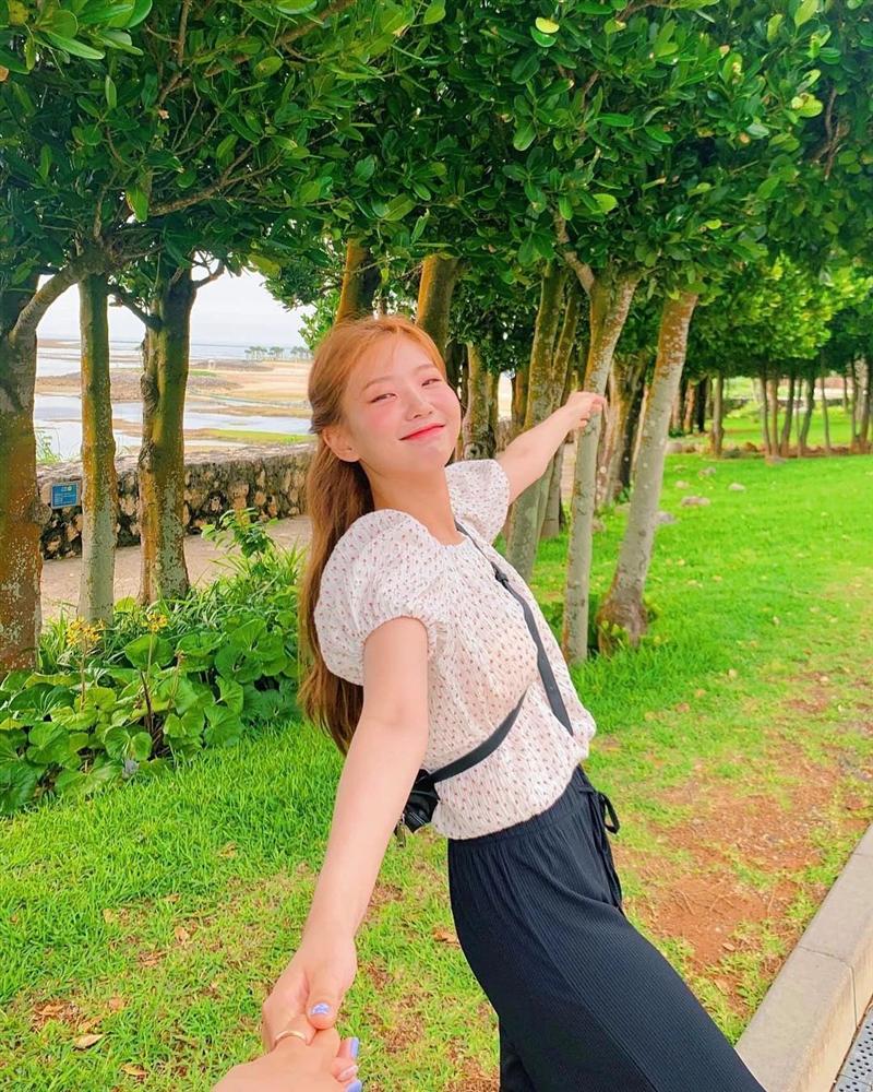 Hội con gái Hàn hay mix quần ống suông với 3 kiểu áo này để ghi điểm sành điệu và sang xịn nhất-17