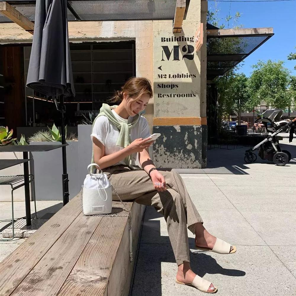 Hội con gái Hàn hay mix quần ống suông với 3 kiểu áo này để ghi điểm sành điệu và sang xịn nhất-9