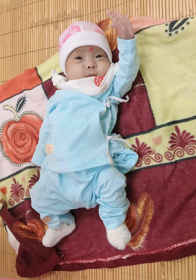 Hành trình nuôi sống kỳ diệu của em bé sinh ra với cân nặng nhỏ nhất Việt Nam-2