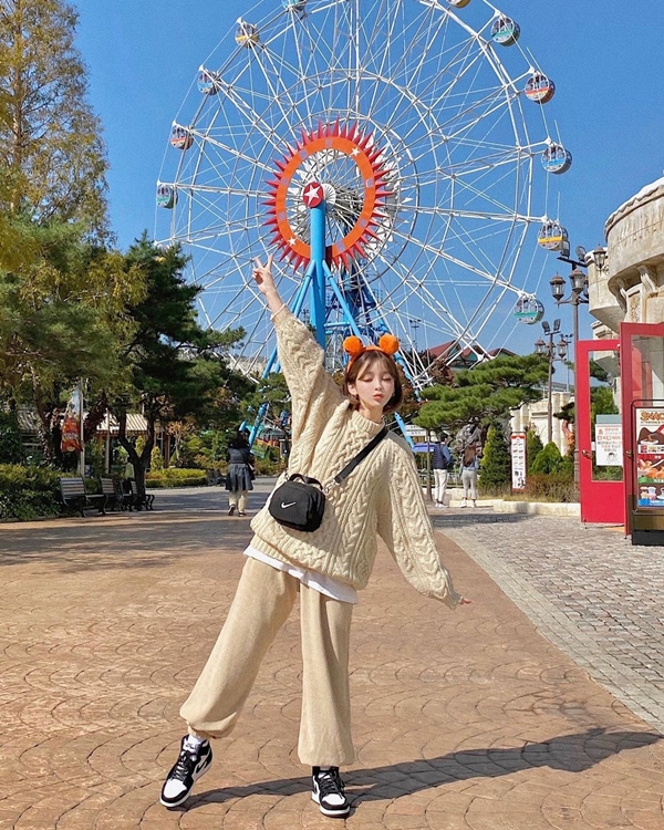 Màu trà sữa đang hot, bắt trend ngay với 10 set đồ đơn giản để mặc đẹp không trượt phát nào-10