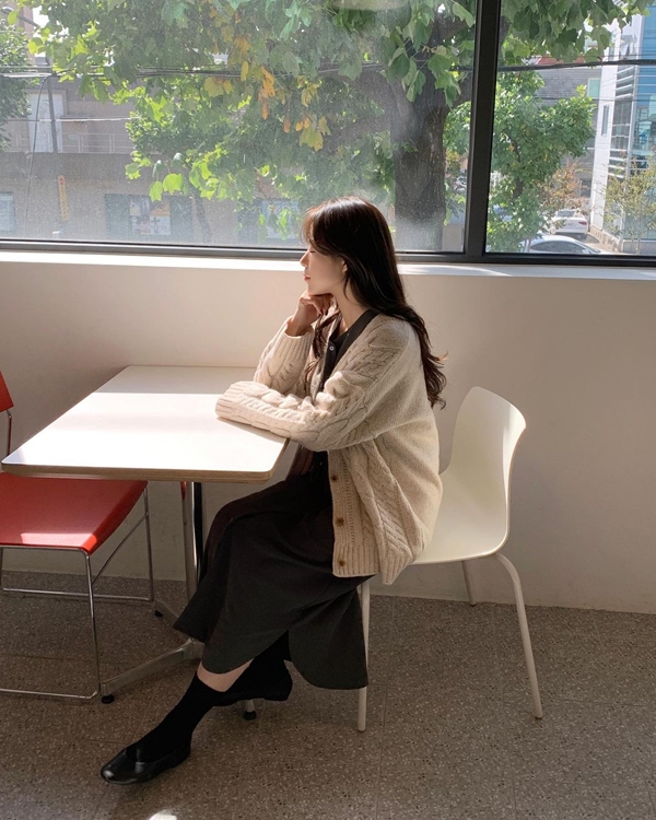 Màu trà sữa đang hot, bắt trend ngay với 10 set đồ đơn giản để mặc đẹp không trượt phát nào-3