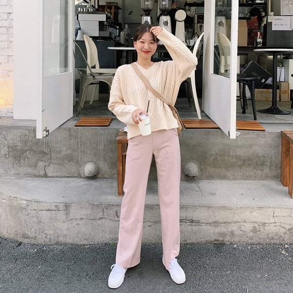 Màu trà sữa đang hot, bắt trend ngay với 10 set đồ đơn giản để mặc đẹp không trượt phát nào-6