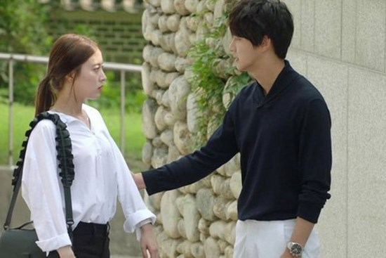 Về nhà bạn trai ăn cỗ, nhìn thấy mâm bát xếp ngổn ngang, tôi đã giả đau bụng để trốn việc, nào ngờ gặp phải đối thủ cao tay hơn