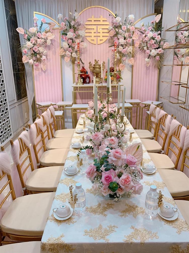 Lễ vu quy cô dâu đeo kiềng vàng nặng trĩu cổ, nhẫn kín 2 bàn tay, còn cầm thêm 4 cọc tiền gây choáng-6