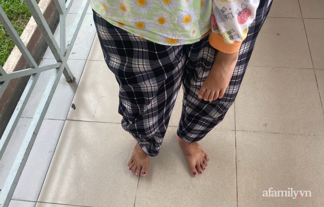 Đau xót lời kể bà ngoại bé gái 3 tuổi nghi bị mẹ đẻ bạo hành chấn thương sọ não: Bị đánh vì để phân dính vào dép?-10