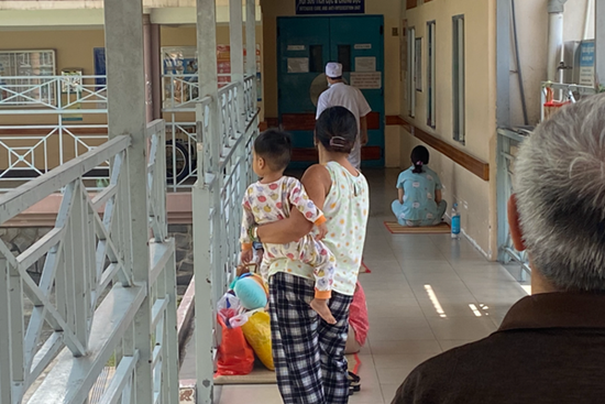 Đau xót lời kể bà ngoại bé gái 3 tuổi nghi bị mẹ đẻ bạo hành chấn thương sọ não: Bị đánh vì để phân dính vào dép?