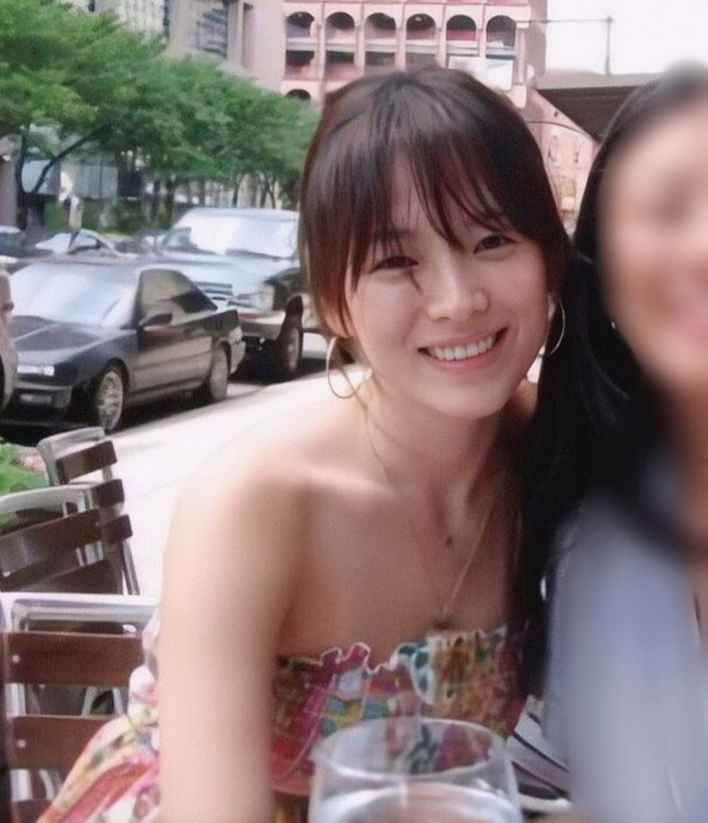 Ảnh diện váy quây để mặt mộc của Song Hye Kyo, netizen kết luận: Đây là lý do khiến Hyun Bin, Song Joong Ki một thời say đắm-2