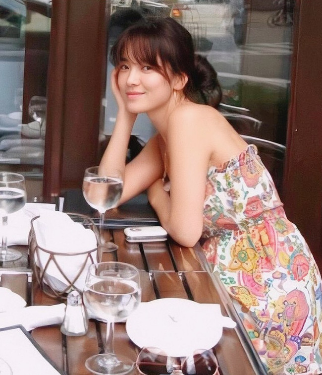 Ảnh diện váy quây để mặt mộc của Song Hye Kyo, netizen kết luận: Đây là lý do khiến Hyun Bin, Song Joong Ki một thời say đắm-1