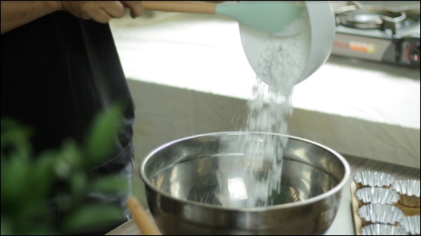 Trở về tuổi thơ với món bánh bò siêu ngon, công thức cực đơn giản chị em nào cũng có thể làm-5