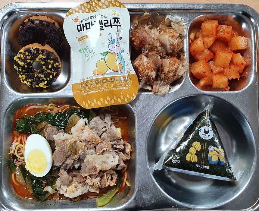 Bữa trưa tại căng tin trường cấp 3 ở Hàn Quốc có gì?-2