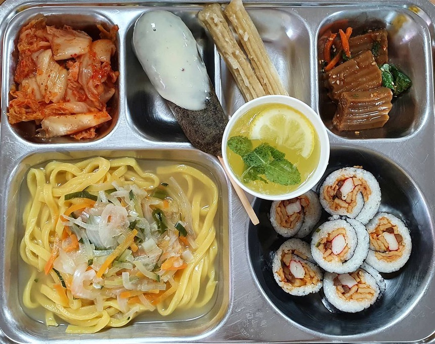 Bữa trưa tại căng tin trường cấp 3 ở Hàn Quốc có gì?-5