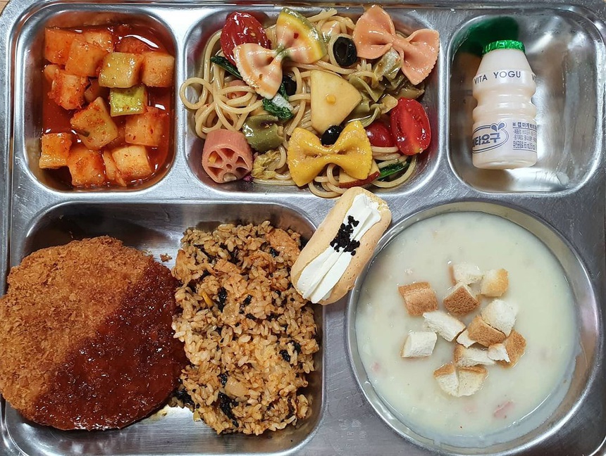 Bữa trưa tại căng tin trường cấp 3 ở Hàn Quốc có gì?-6