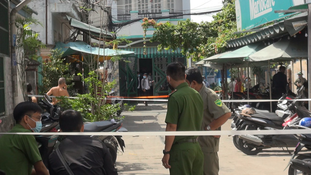TP.HCM: Người đàn ông ôm vết thương ở cổ gục chết trước nhà dân sau khi cự cãi trong quán cà phê-2