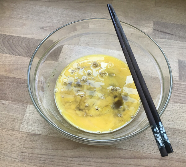 Món trứng chiên quen thuộc ngon bổ hơn vạn lần chỉ cần thêm nguyên liệu cực quen thuộc này-3