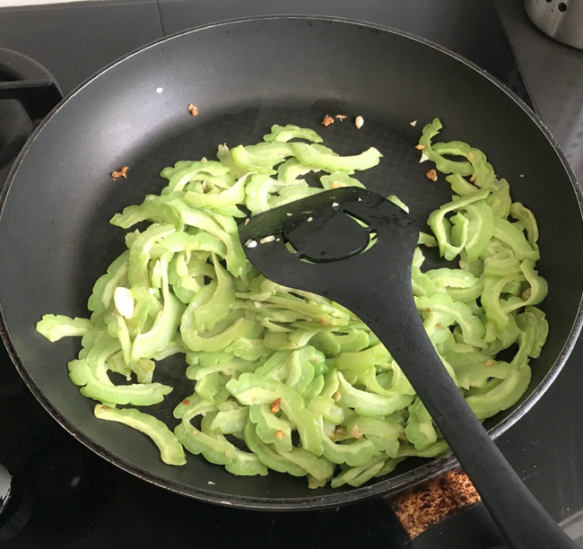 Món trứng chiên quen thuộc ngon bổ hơn vạn lần chỉ cần thêm nguyên liệu cực quen thuộc này-4