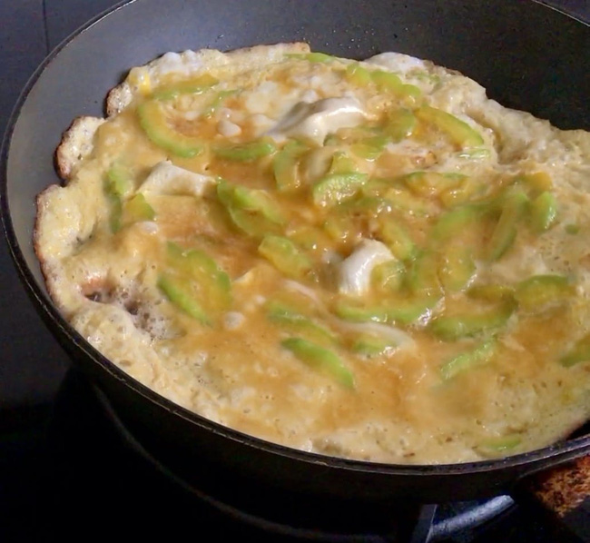 Món trứng chiên quen thuộc ngon bổ hơn vạn lần chỉ cần thêm nguyên liệu cực quen thuộc này-6