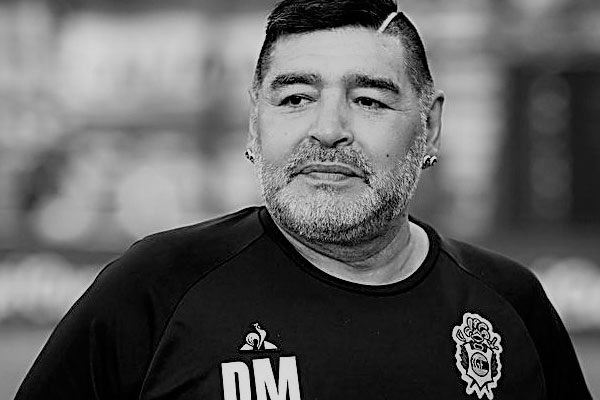 Video: Nghe Diego Maradona hát ca khúc Bàn tay của Chúa-1