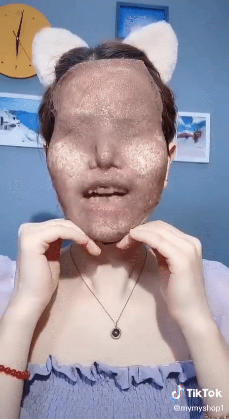 Đắp mặt nạ ngũ hoa phiên bản không thở được, đẹp không thì chưa rõ nhưng dân tình khẳng định: Pha xử lý quá cồng kềnh!-1