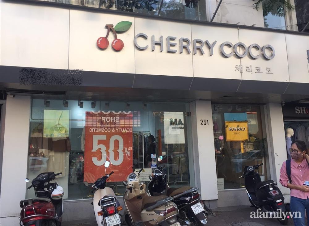 Hà Nội: Phố thời trang rợp biển giảm giá 80% trước ngày mua sắm Black Friday-12