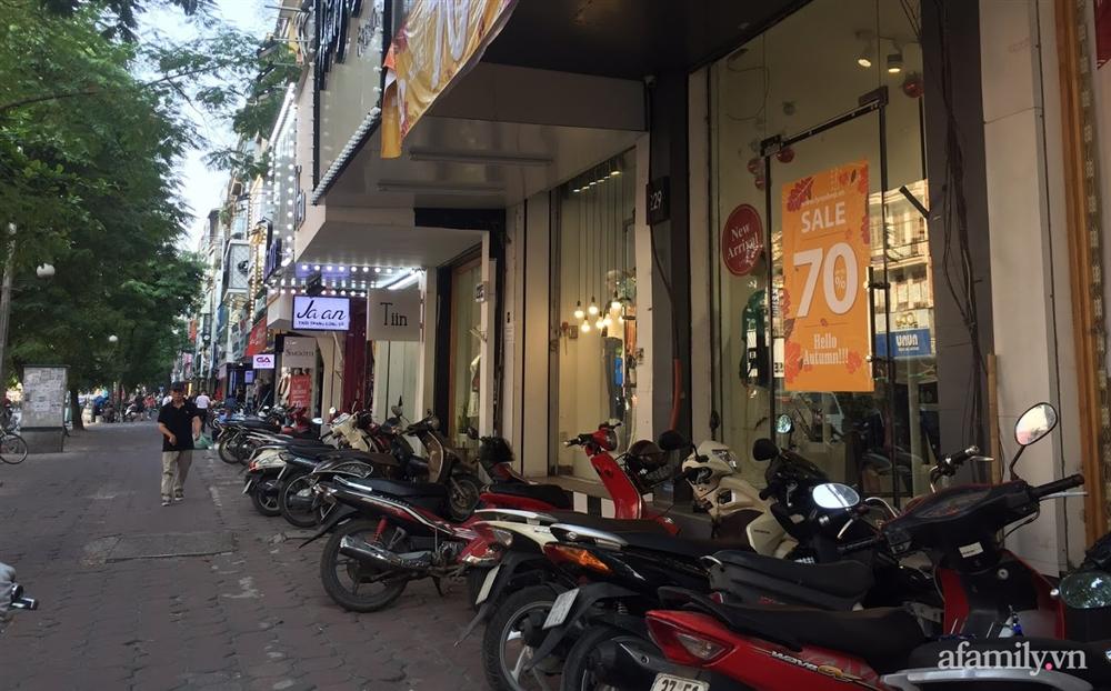Hà Nội: Phố thời trang rợp biển giảm giá 80% trước ngày mua sắm Black Friday-13