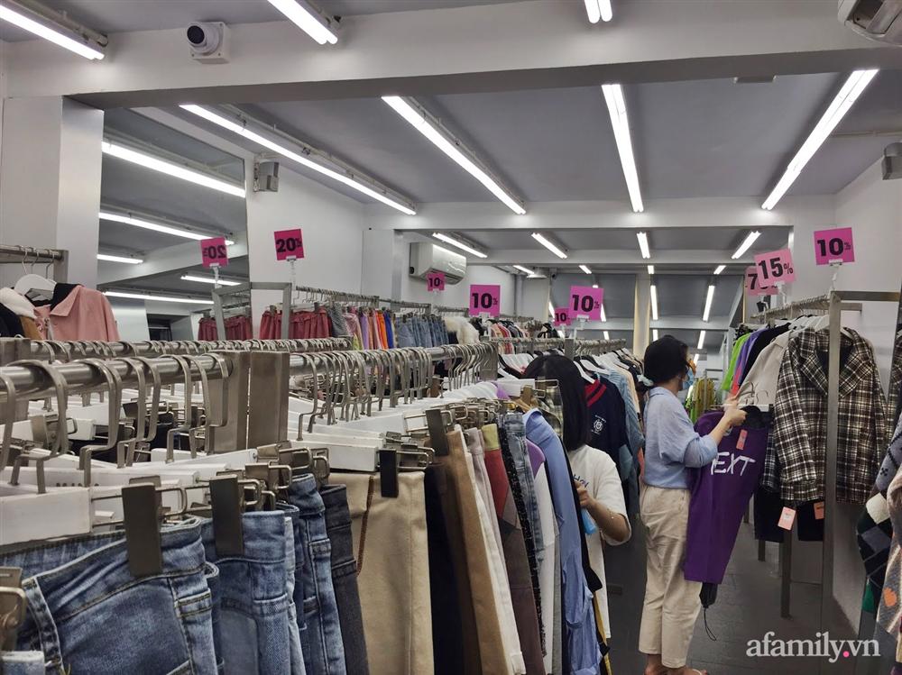 Hà Nội: Phố thời trang rợp biển giảm giá 80% trước ngày mua sắm Black Friday-2