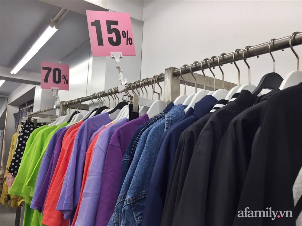 Hà Nội: Phố thời trang rợp biển giảm giá 80% trước ngày mua sắm Black Friday-3