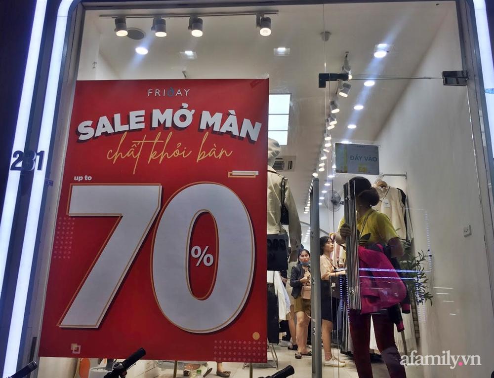 Hà Nội: Phố thời trang rợp biển giảm giá 80% trước ngày mua sắm Black Friday-7