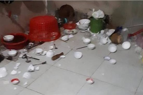 Sắp cơm thiếu đũa, chồng hất tung mâm ra sân nhưng lập tức anh phải