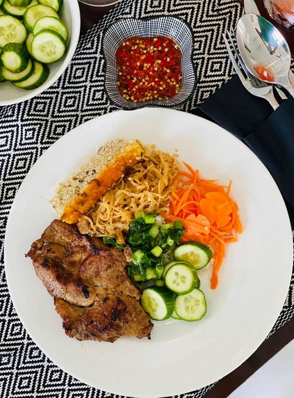 Thu Minh thăm nhà cổ 80 năm tuổi của cựu siêu mẫu Bằng Lăng ở Singapore-3