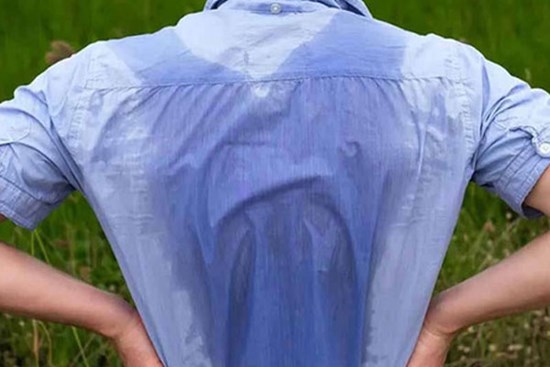 Con trai bị thận yếu sẽ khiến 3 bộ phận trên cơ thể đổ mồ hôi “như mưa”