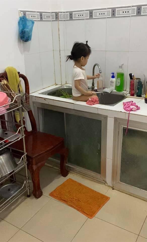 Có con vui lắm, nó không nghịch tí nào đâu - câu nói hài hước của các mẹ và chùm ảnh trái ngược khiến hội bỉm sữa đồng cảm sâu sắc-2